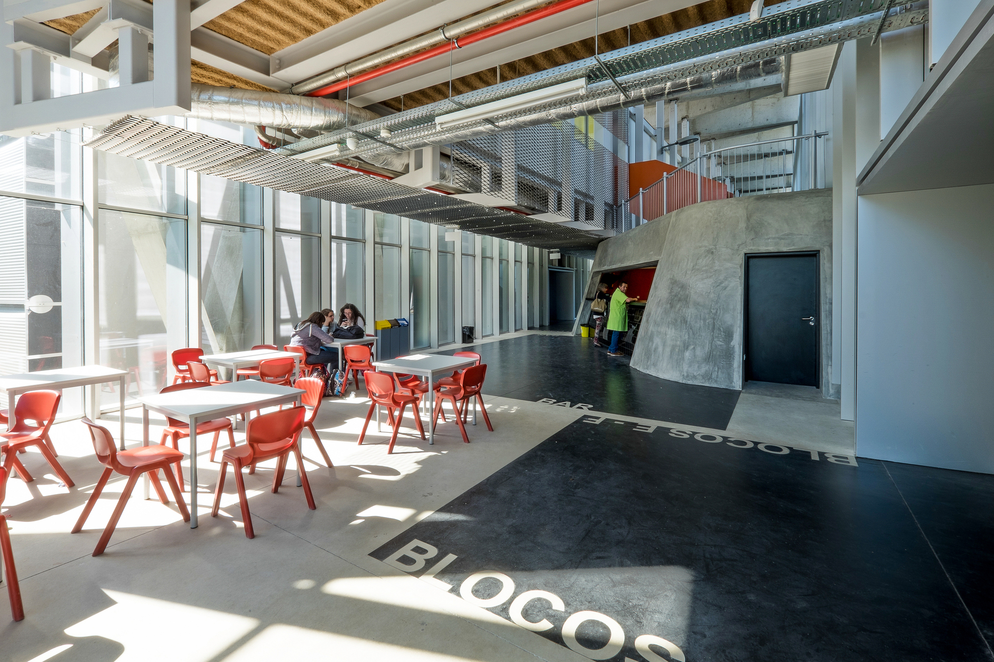 Barcelos High School / Cerejeira Fontes Architects-21