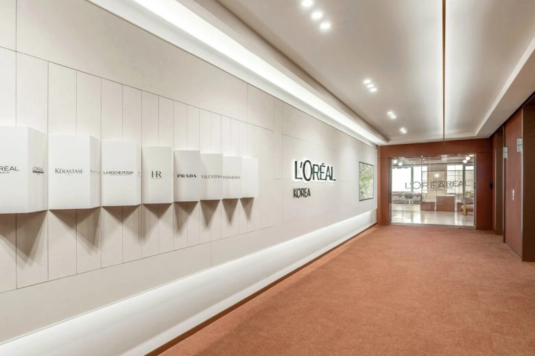  » L’Oréal Office by M Moser Associates-4