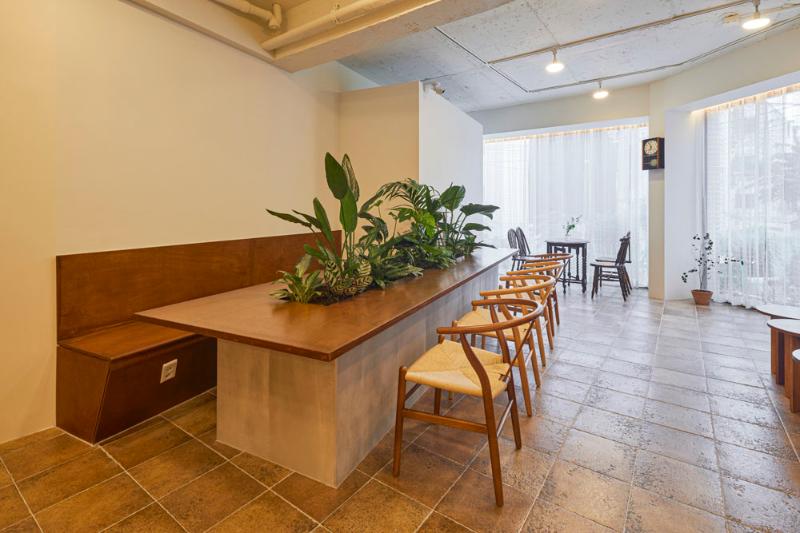 21 平米咖啡店，白色与木纹的温馨空间-6