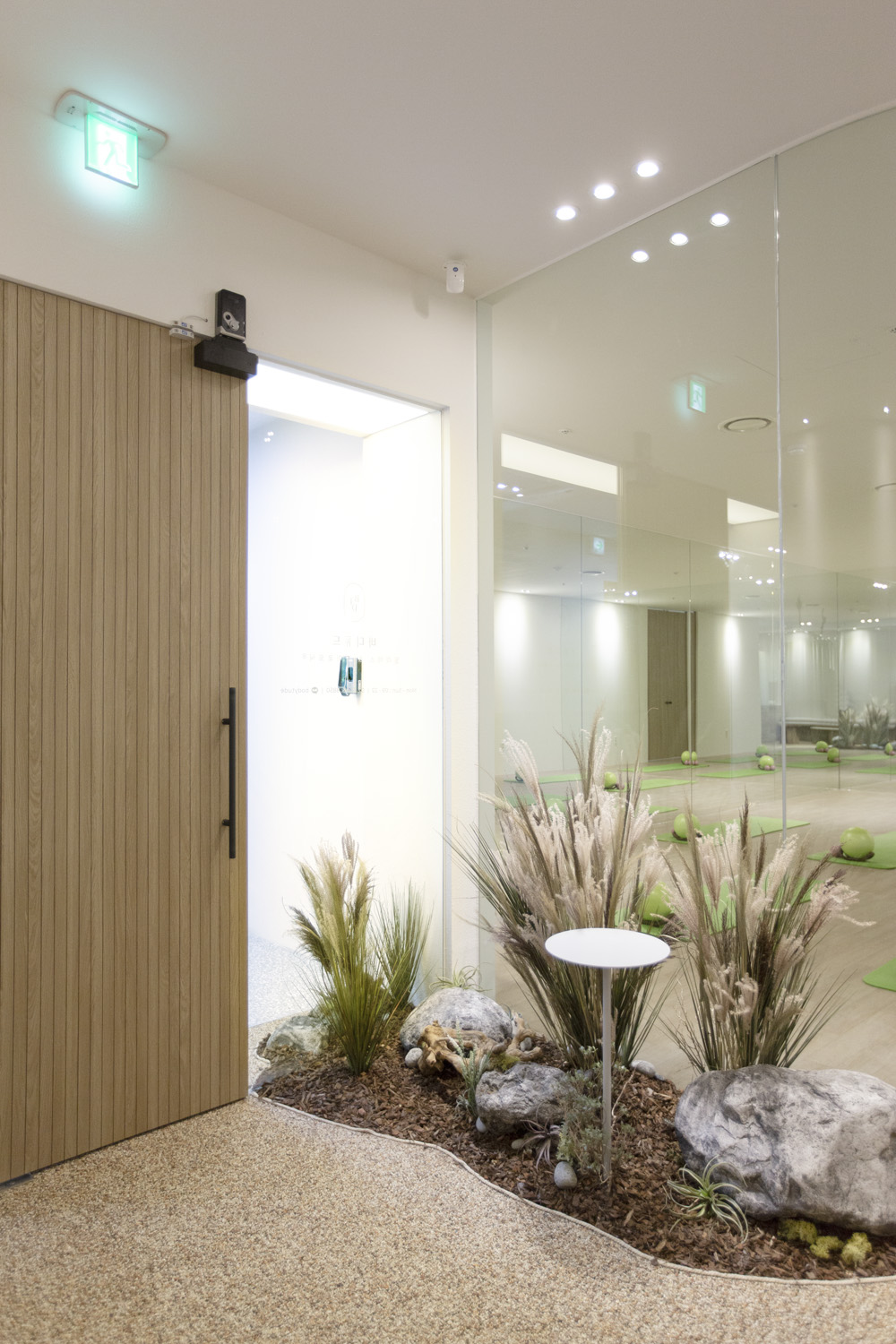 韩国知名设计师打造 50 平米白色木色调高品质室内设计-11