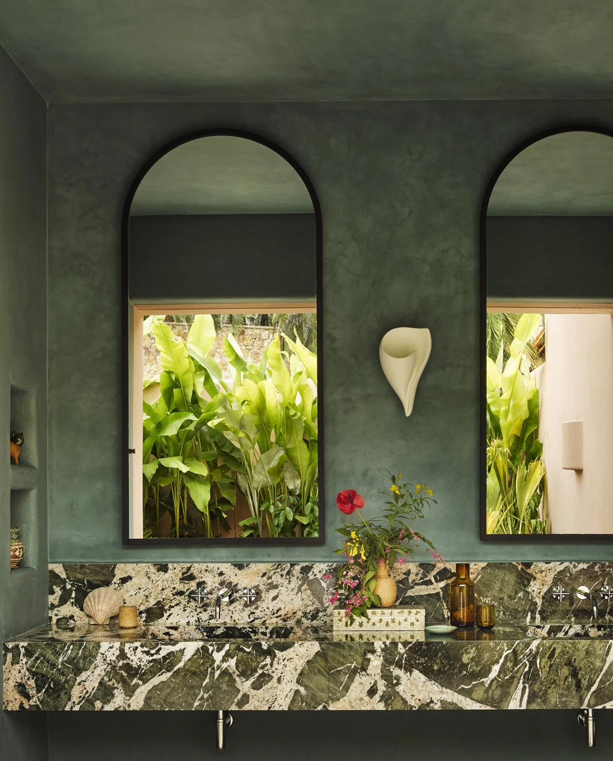 玫瑰宫

注：Casa Rosada 通常指位于阿根廷布宜诺斯艾利斯的总统府，因其建筑外观多为粉色（玫瑰色）而被称为玫瑰宫  丨墨西哥-63