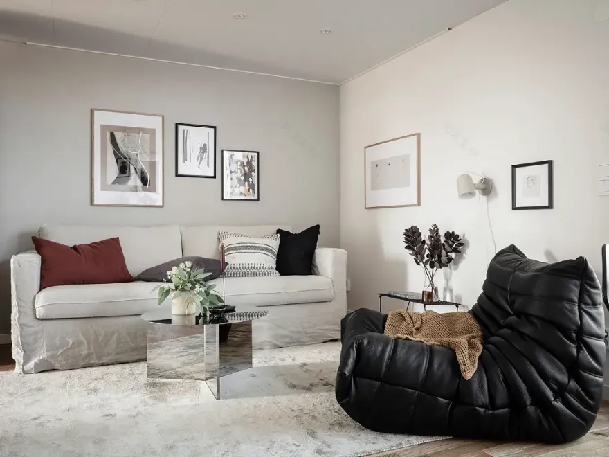 黑白设计公寓,空间感十足-1