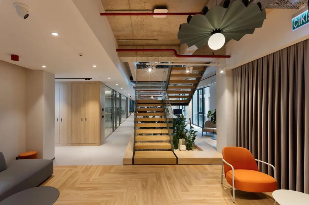 Midas办公室温润光影织就的友好型设计丨土耳其伊斯坦布尔丨İkibiniki-14