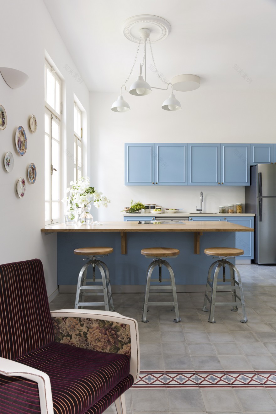 特拉维夫姐妹设计师打造的两套短期租赁公寓-9