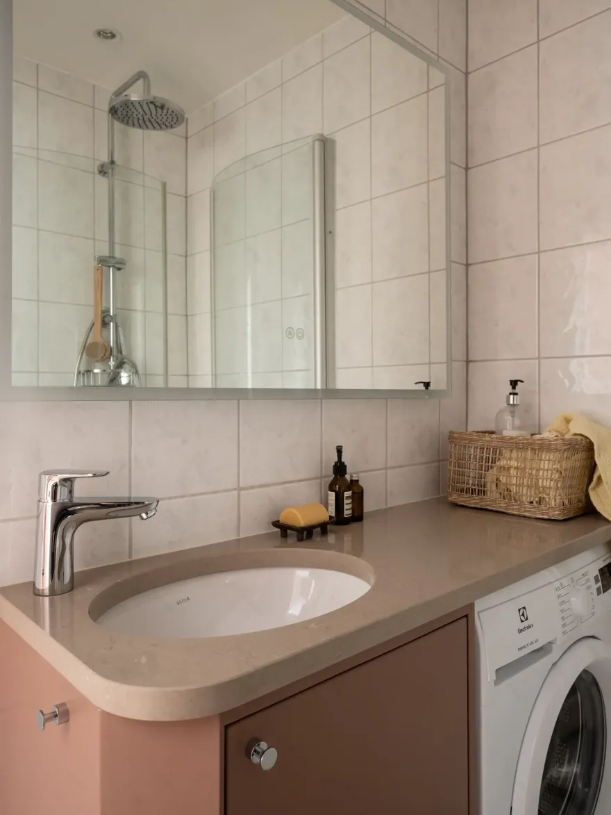 瑞典 53m2 粉色厨房公寓 | 温馨与复古的完美融合-13