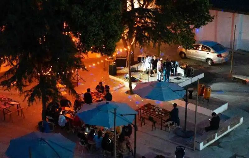 11 个陌生人同居 3 年,私生活首次曝光 | 看似佛系,实则野心勃勃-7