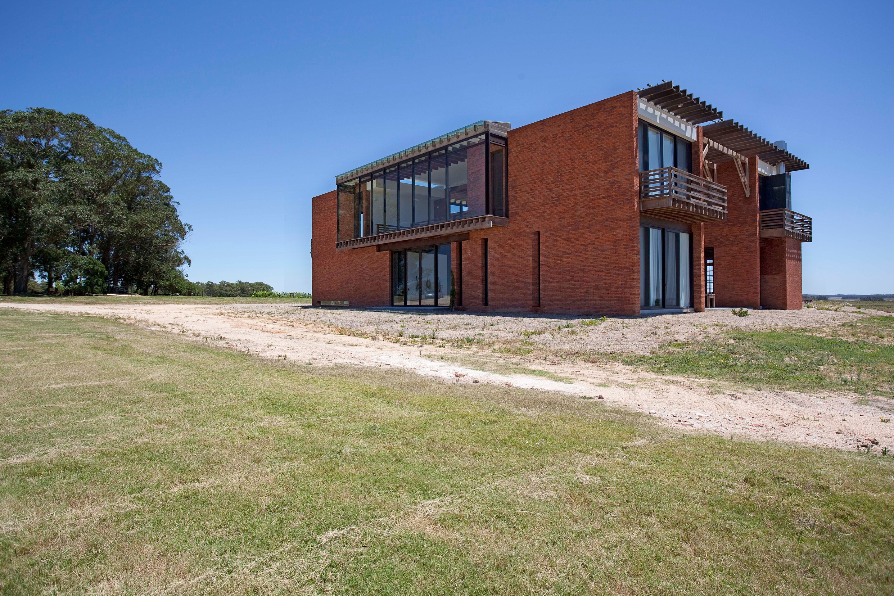 乌拉圭度假屋 | 砖石矩阵中的光影游戏-15