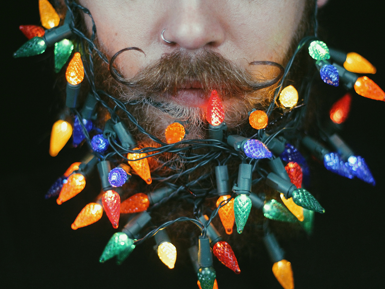 创意闪耀,同性胡须装饰的艺术-24