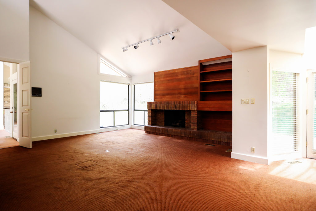 Stagg Mountain Modern楼上家庭房设计-6