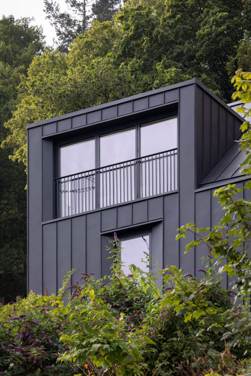 技术之宅 | 苏格兰乡村的现代金属住宅-7