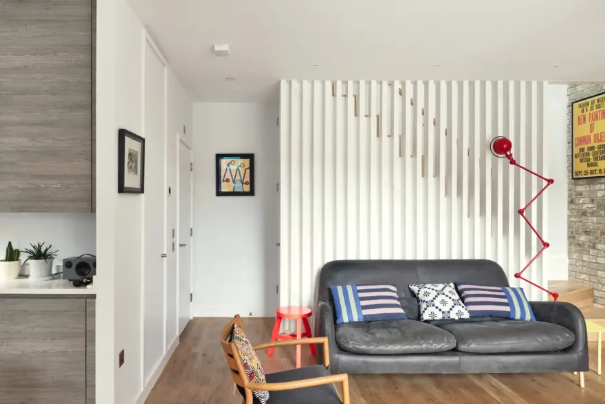 伦敦泰晤士河畔的现代维多利亚式联排别墅-4