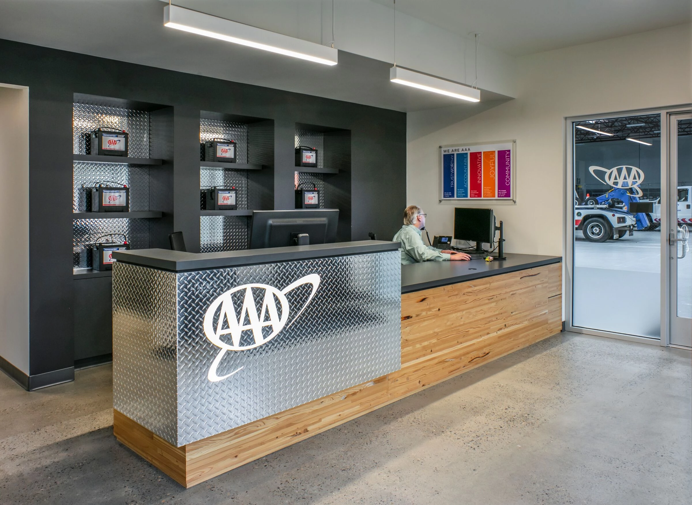 美国 AAA Tualatin 服务中心，优化空间利用与节能设计-9