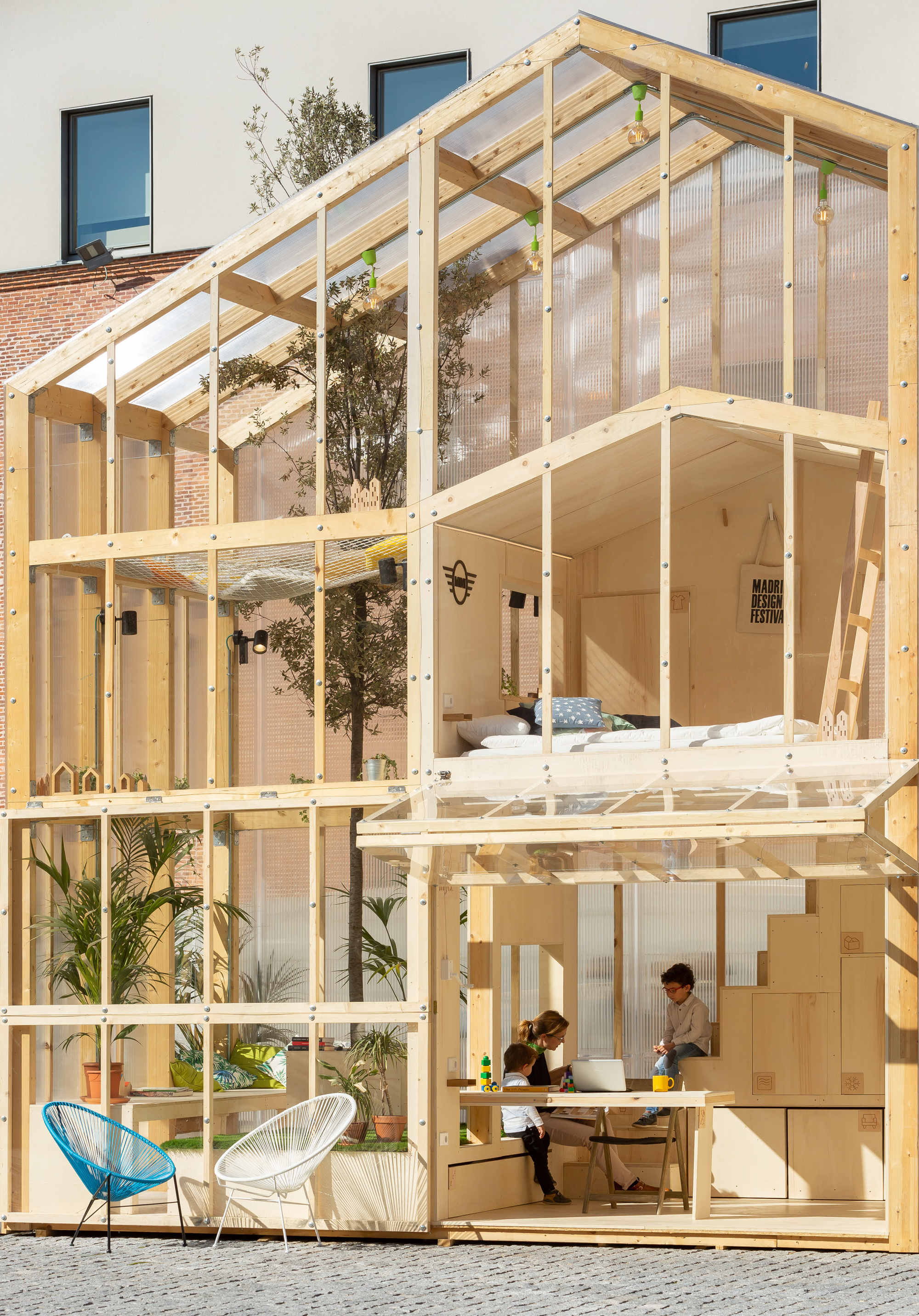 Urban House Installation / MYCC-11