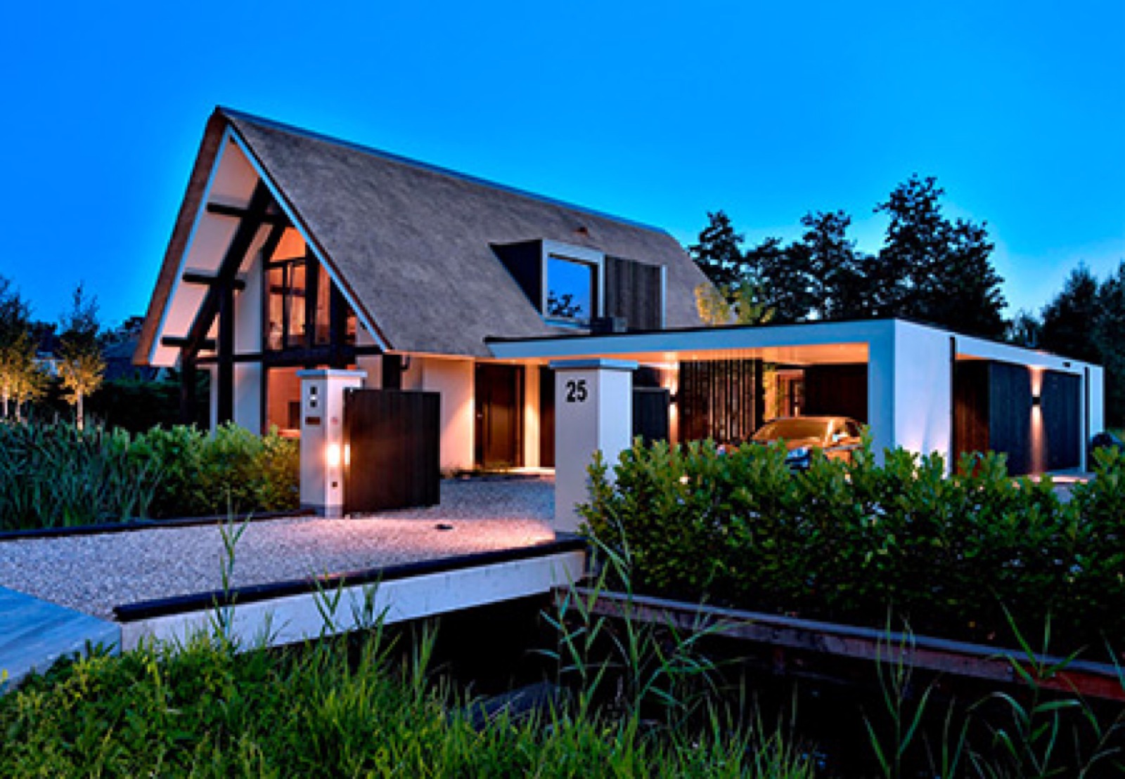 Eigentijdse tuin aan het water-7