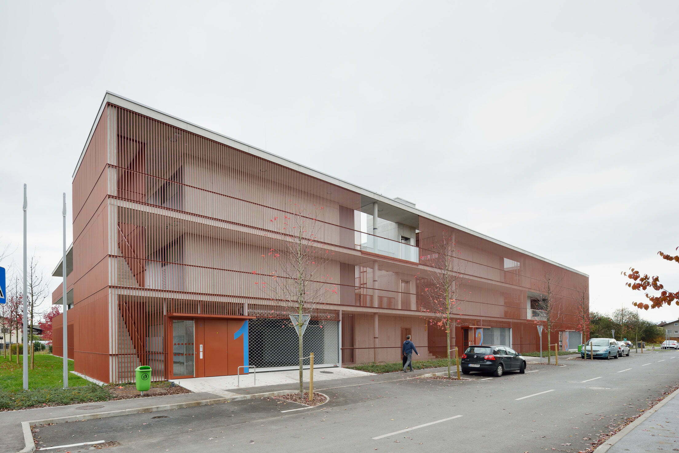 由于 dolgi 可能不是常见、正确的词汇，难以准确理解其含义，因此无法提供准确翻译 丨Bevk Perović arhitekti-2