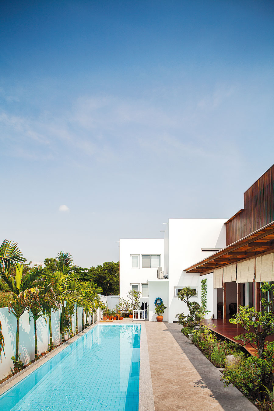 บ้านปูนผสมไม้ สไตล์โมเดิร์นที่เปิดใต้ถุงโล่งแบบไทยๆ-บ้านและสวน-10