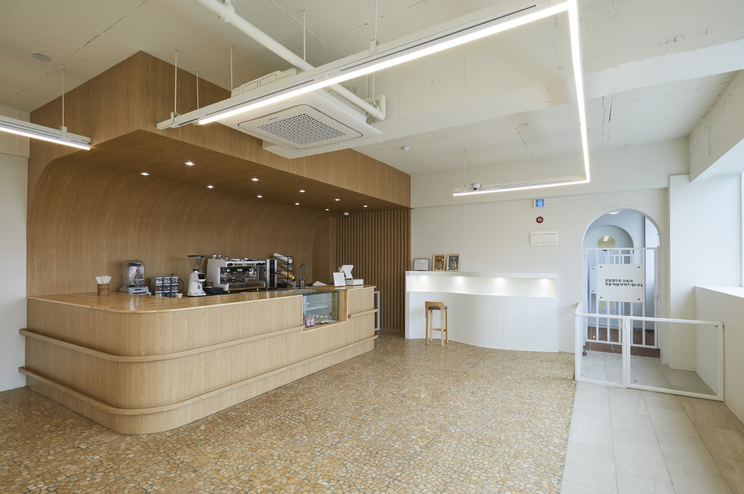 韩国白色&木色现代办公室设计-6