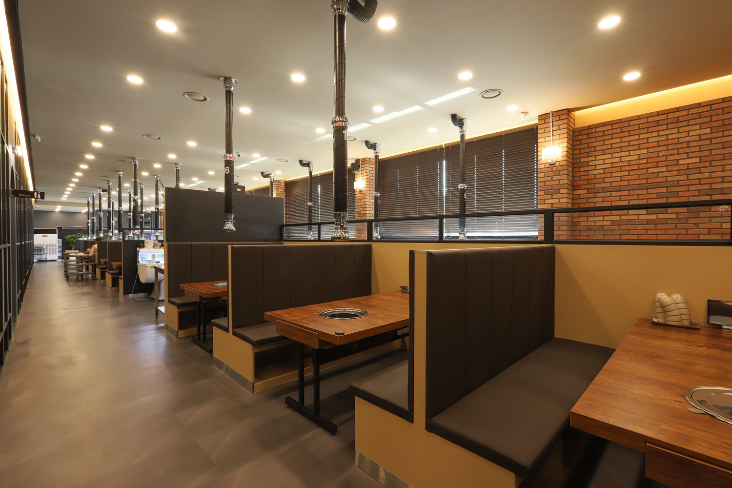 现代简约 150 平米复式公寓，温馨舒适的家居设计-6