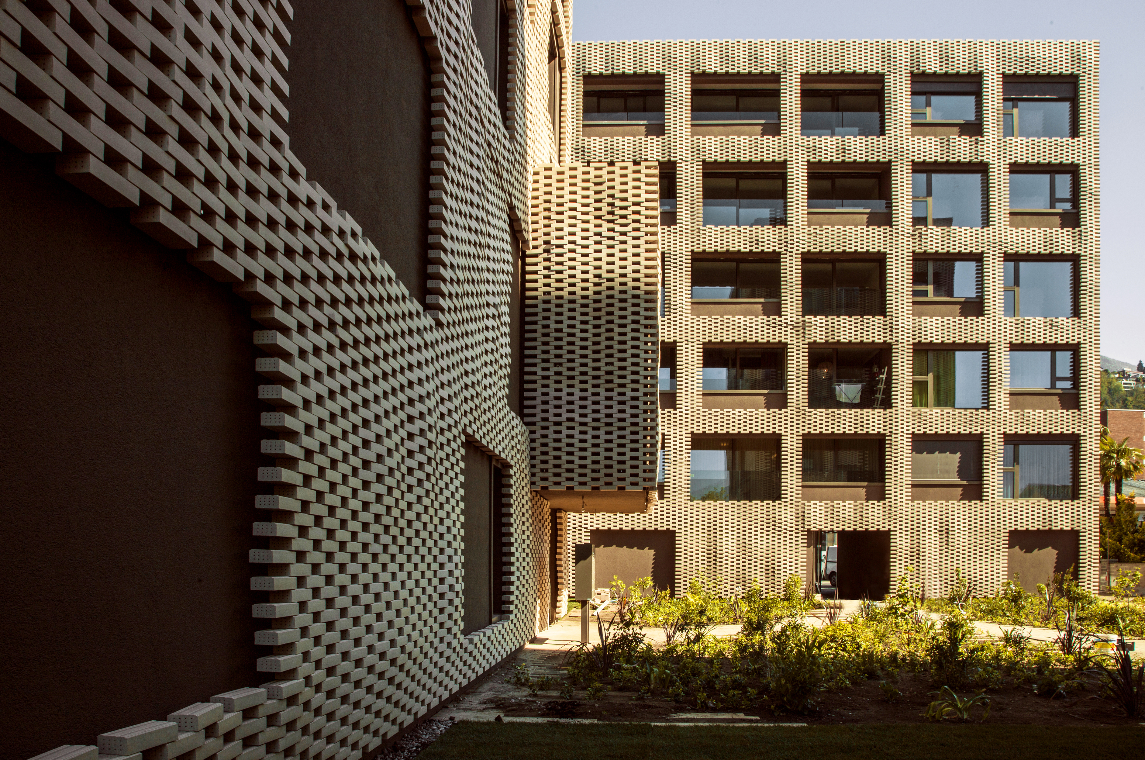 瑞士洛迦诺市“Residenza Le Stelle”项目 | 创新模块化立面设计-42