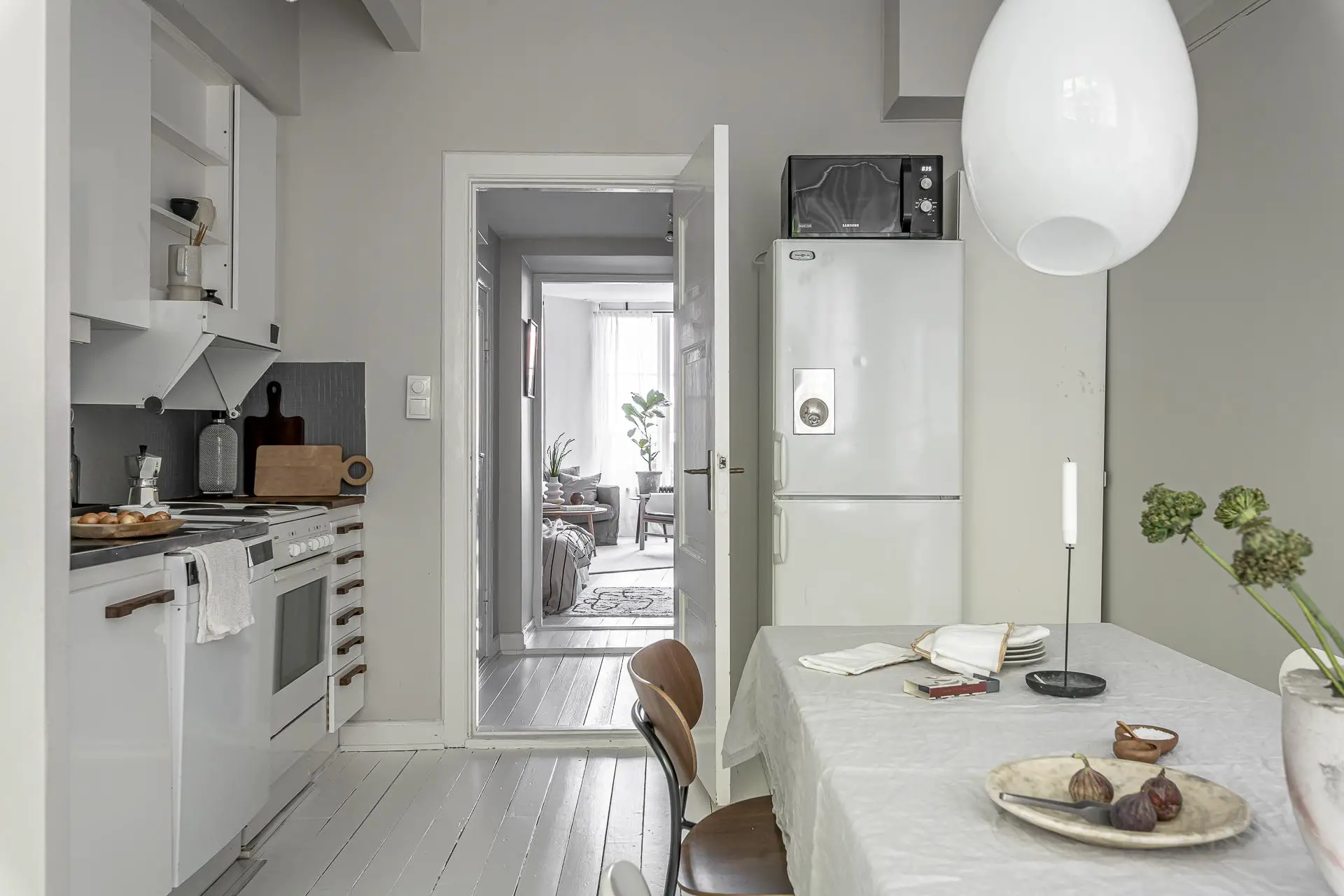 瑞典 50m2 豪华工作室,独特的分离式厨房设计-10