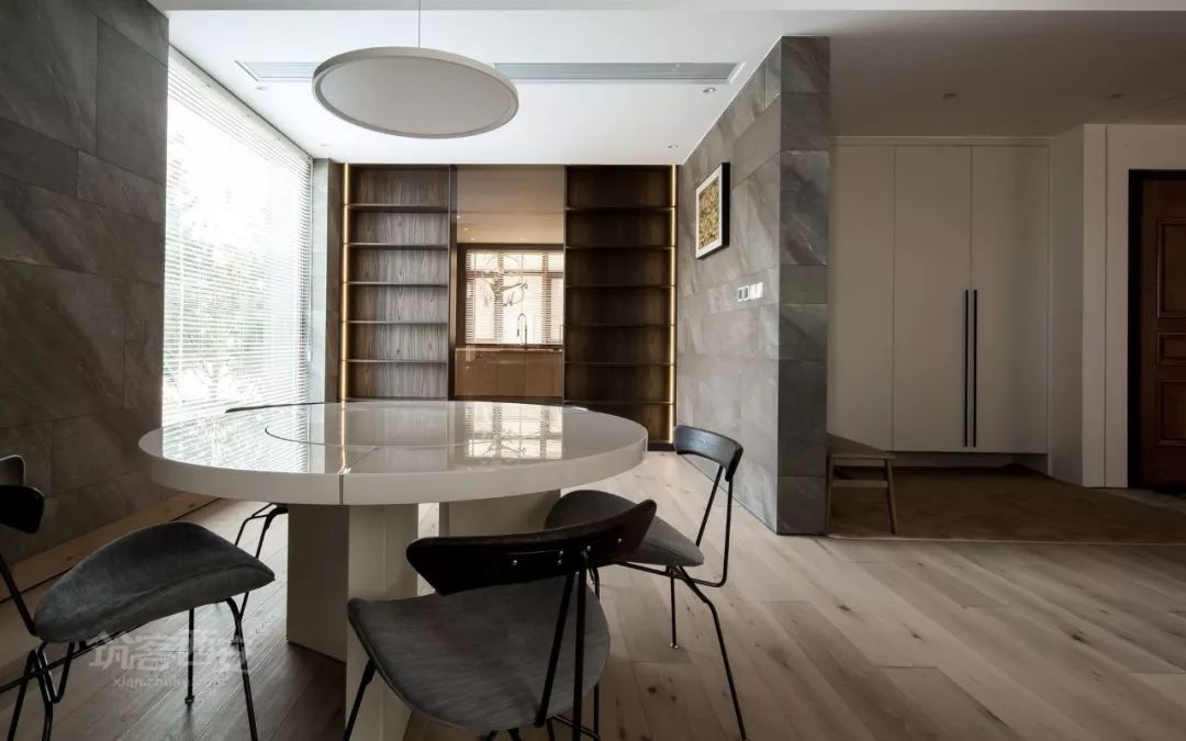 卧室变楼梯，颠覆性的复式空间设计-15