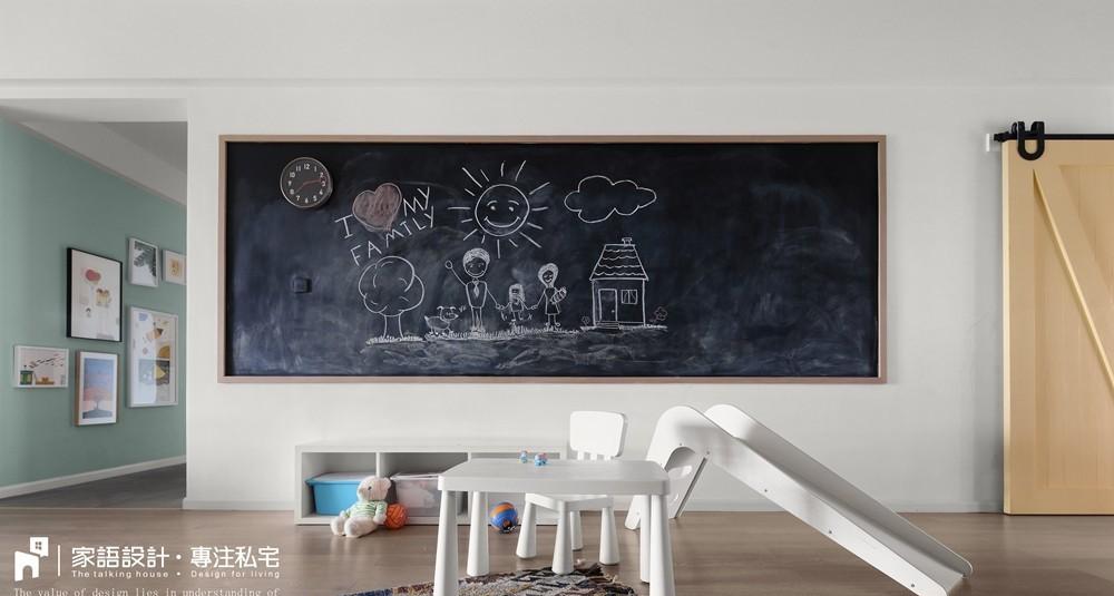 三代同堂的 252㎡幸福居所 | 自然木色与艺术气息的完美融合-12