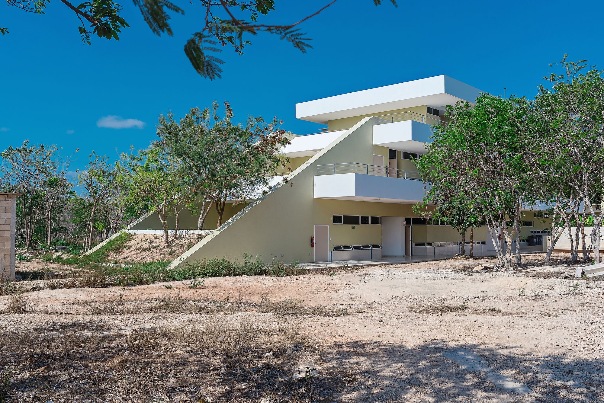 墨西哥尤卡坦自治大学教育学院 | 建筑系的 Departamento de Proyectos 设计团队-33