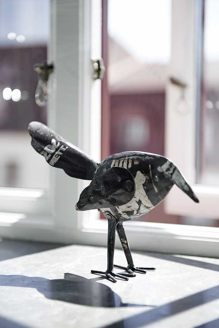 瑞典 59 平米黑白小 loft,巧用白色和自然光扩展空间-21