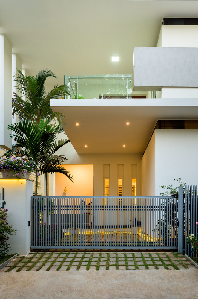 树拥抱者 · 印度班加罗尔的自然现代住宅-33