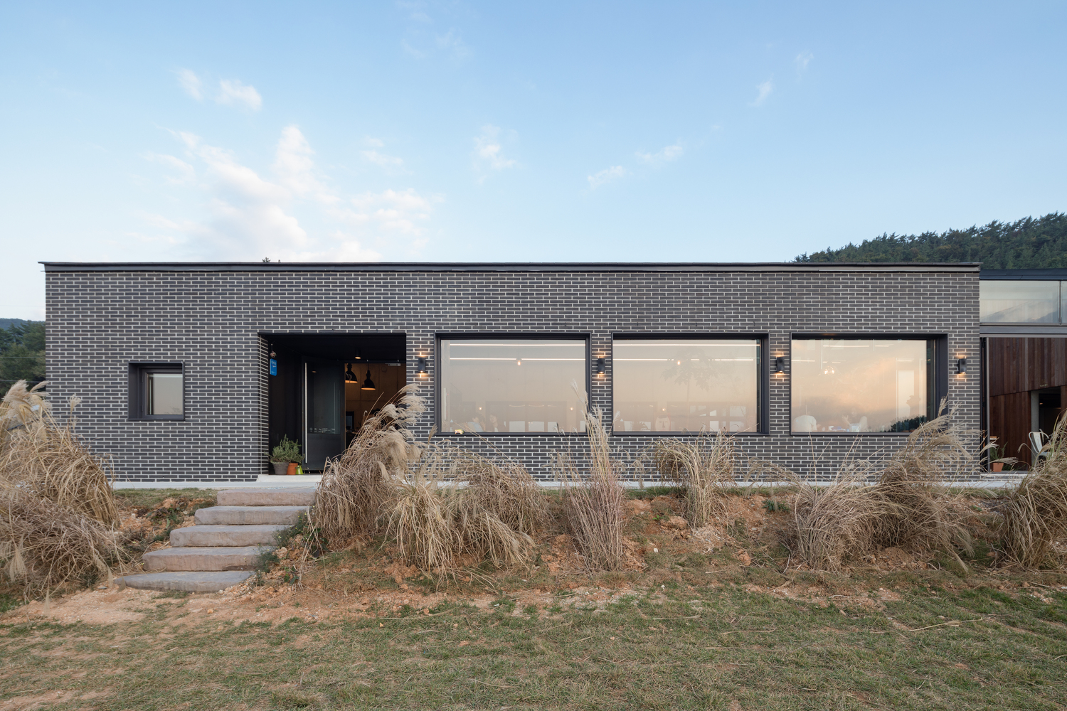 融入自然的简约咖啡馆-72