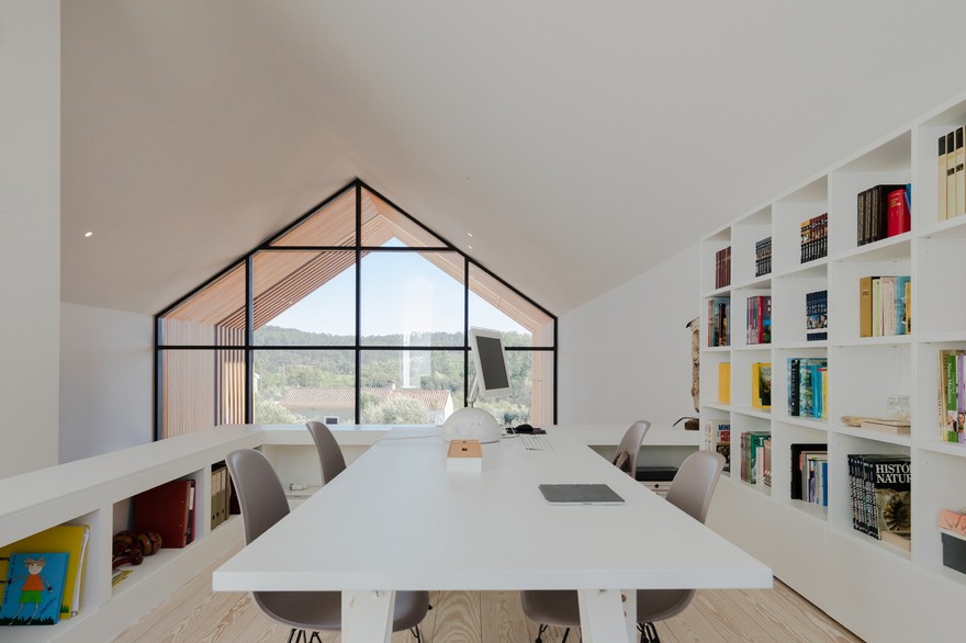 Beautiful Monolithic Home Built of Prefabricated Black Concrete Panels-21