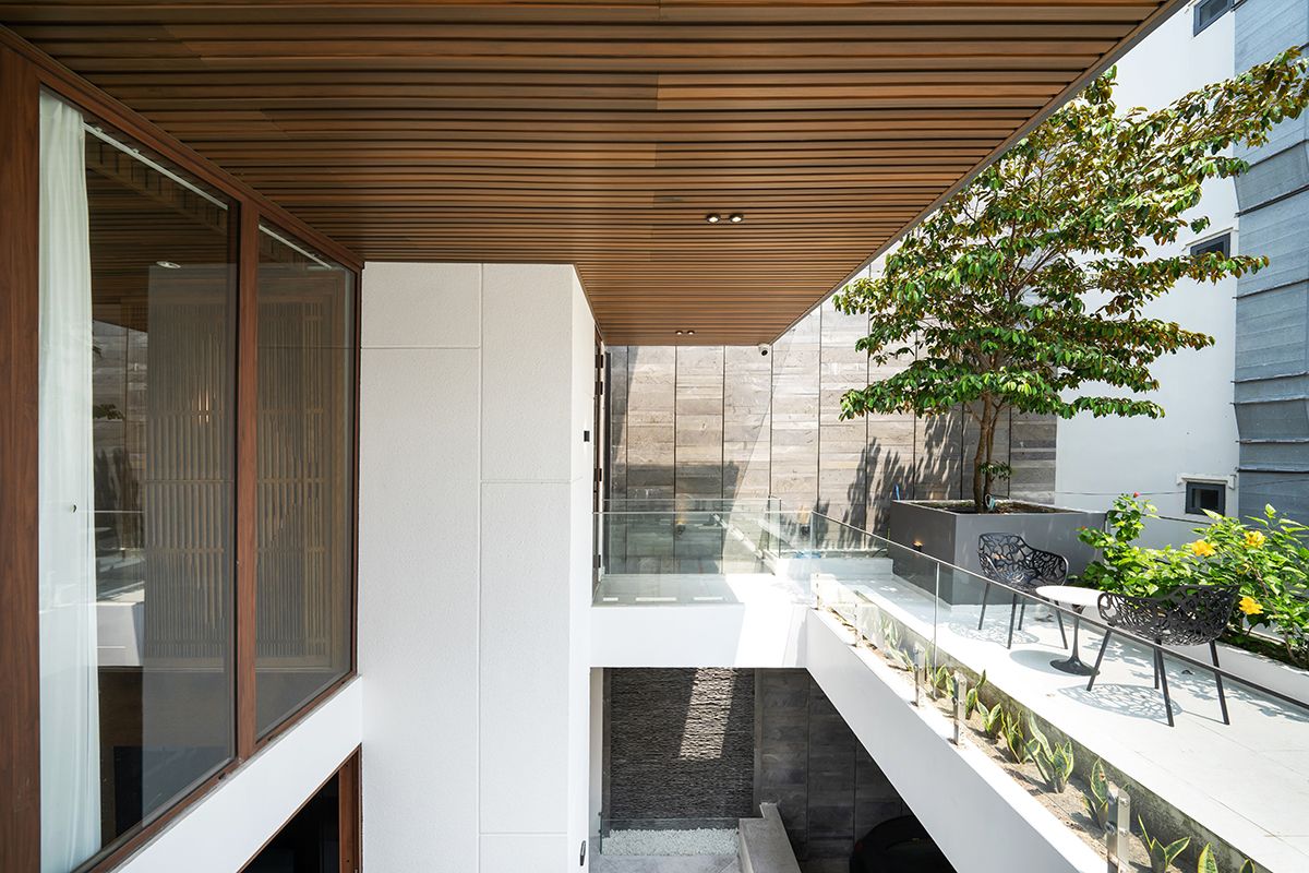 现代绿色环保的越南 Step House 设计-24