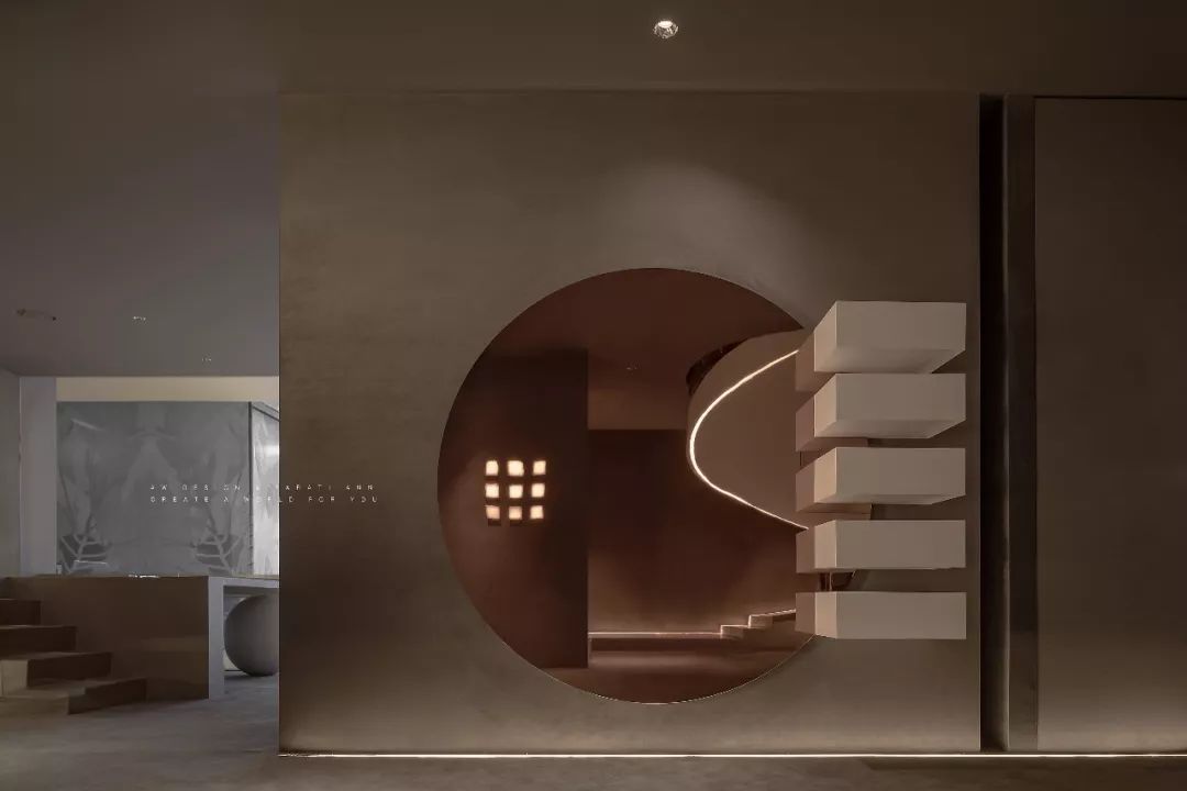 回旋楼梯展示空间 | 商业与自然的共生-30