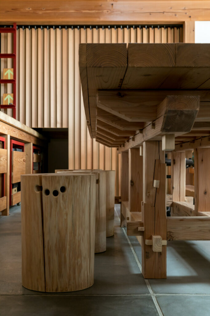 新月に伐採した木で造る家 洞窟で暮らす安心感と、森の力に共感する住まい | Architecture | 100%LiFE-11