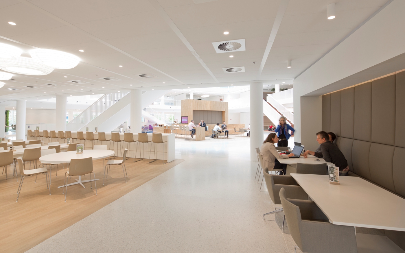 活力四溢的办公空间设计-9