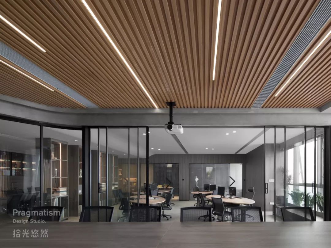 成都 V 派定制运营总部 | 极简前卫的办公空间设计-32