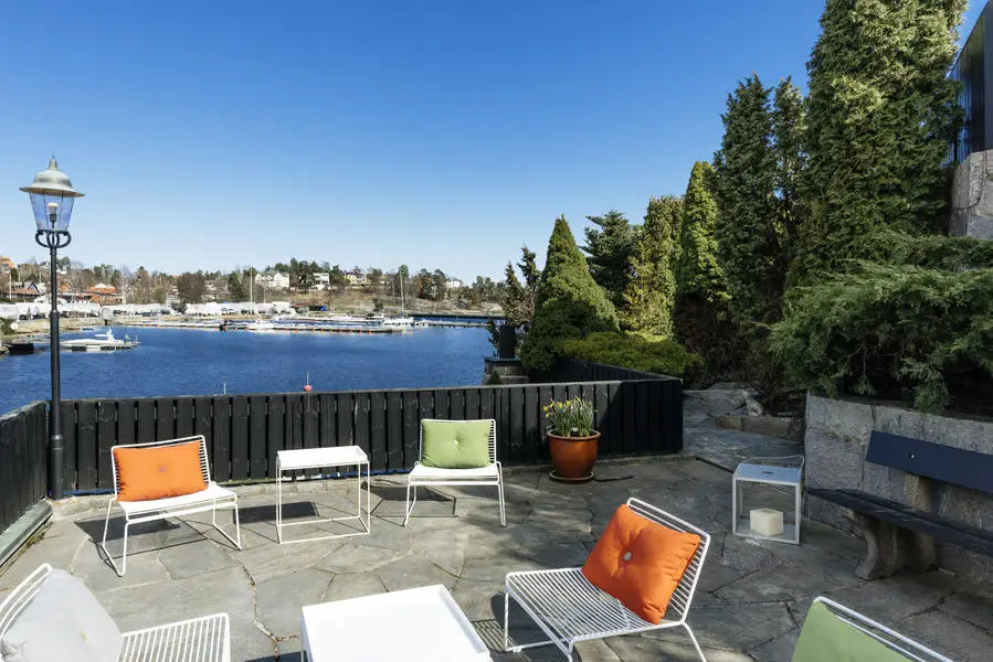 瑞典湖边现代别墅，诠释极致生活品味-14