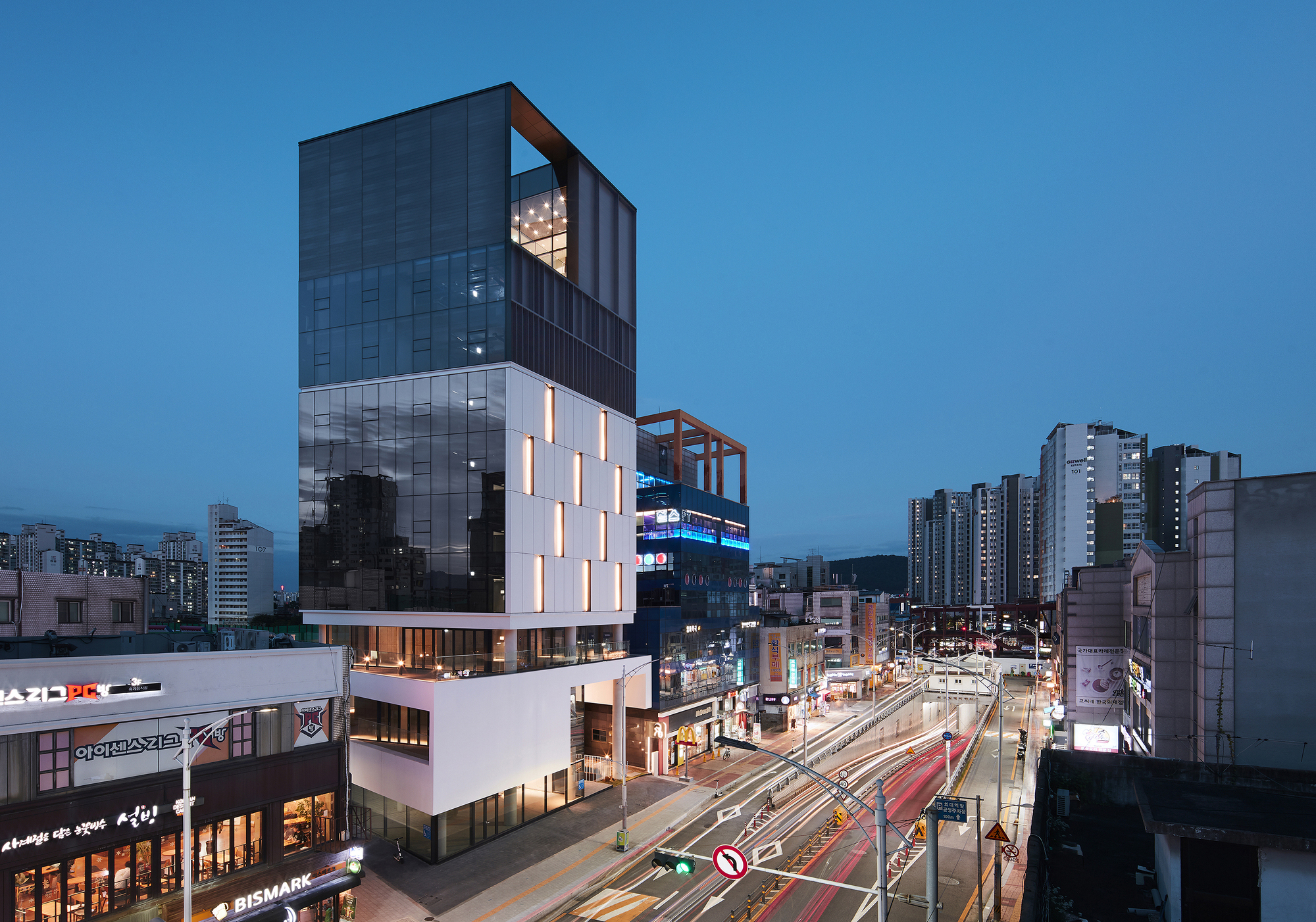 Triplet Code Imun Neighborhood Facility / L'EAU design-30