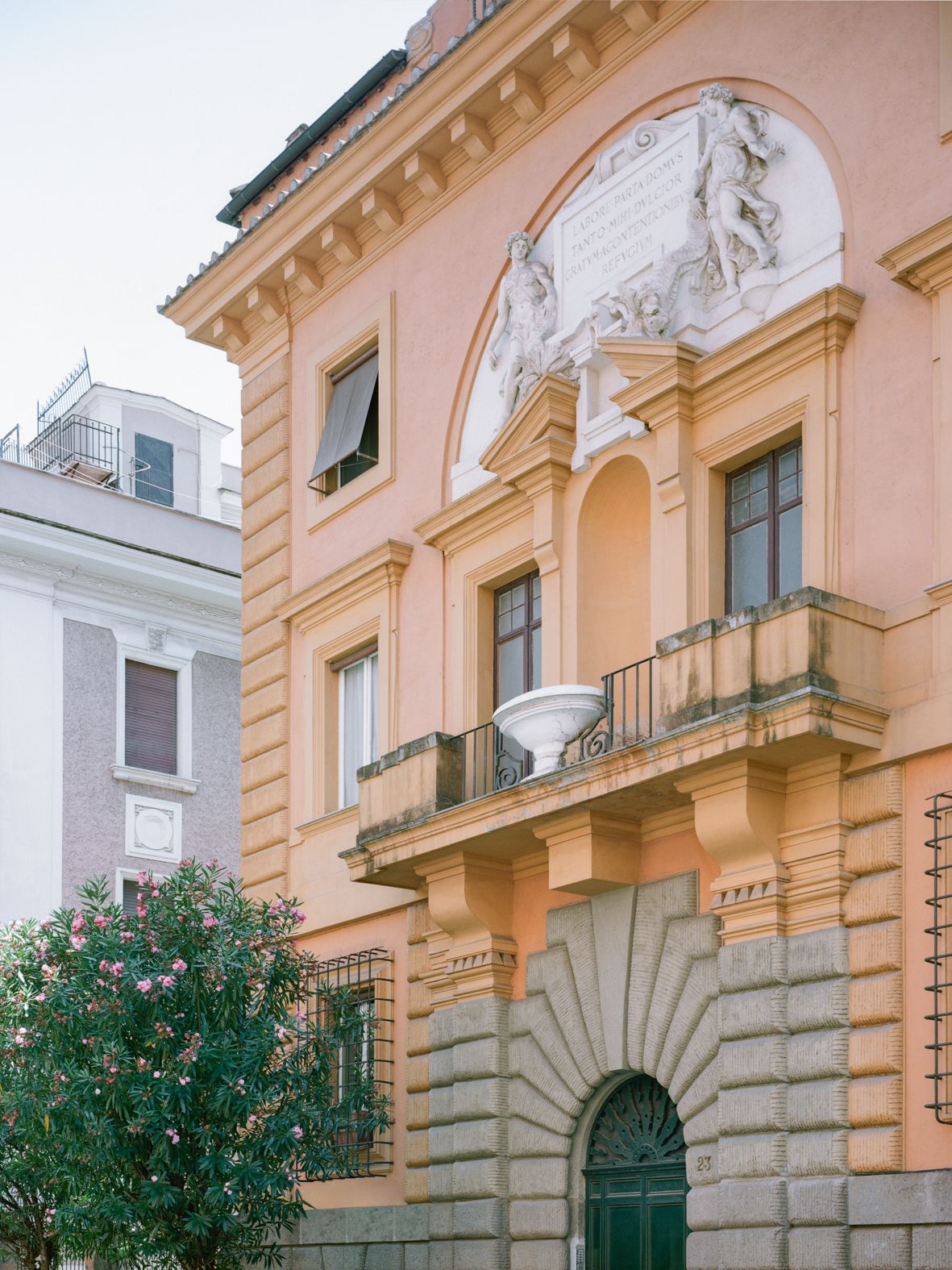 罗马某著名电影布景师的新艺术风格住宅改造丨意大利罗马-6