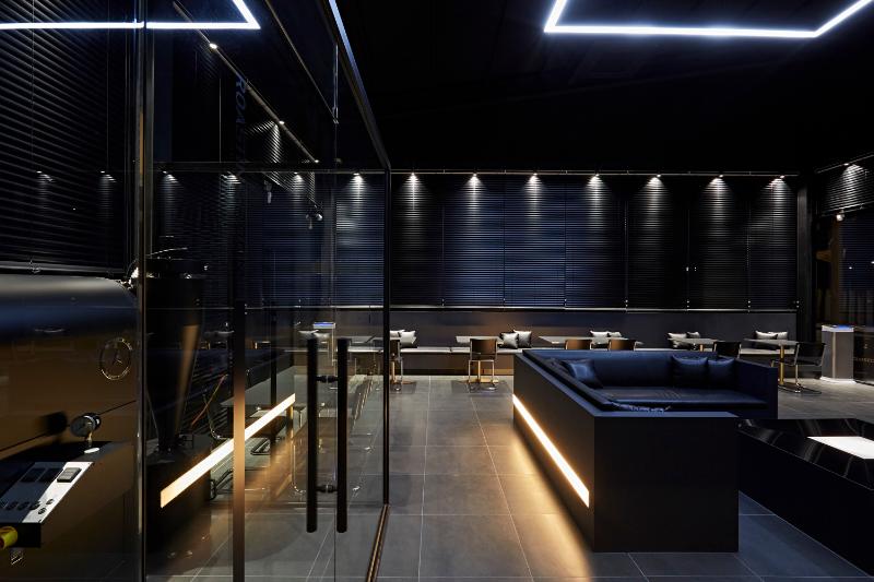 点亮 45 平咖啡店的黑色空间-11