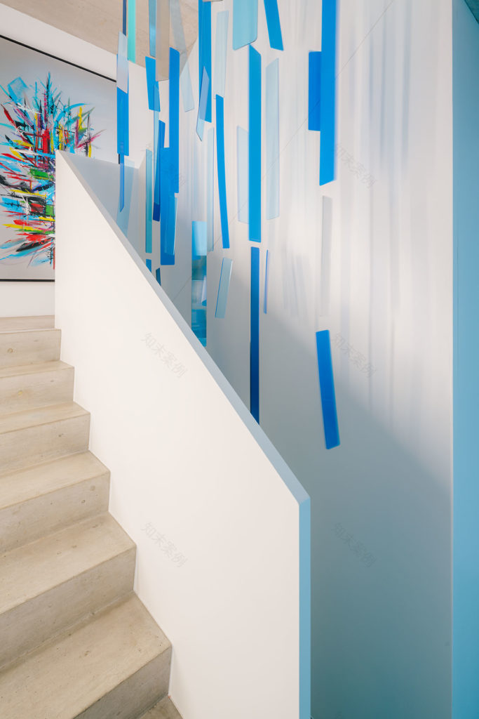 色彩螺旋楼梯,自然元素与建筑设计的完美融合-23