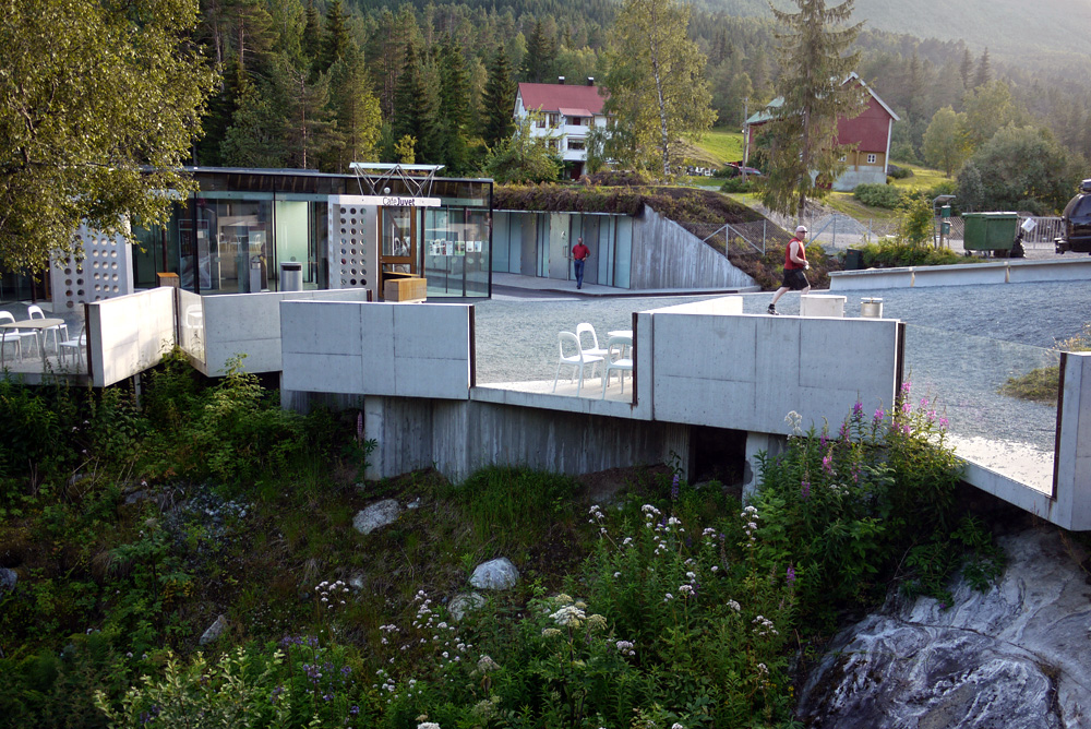 景区悬挑在悬崖上的桥-20