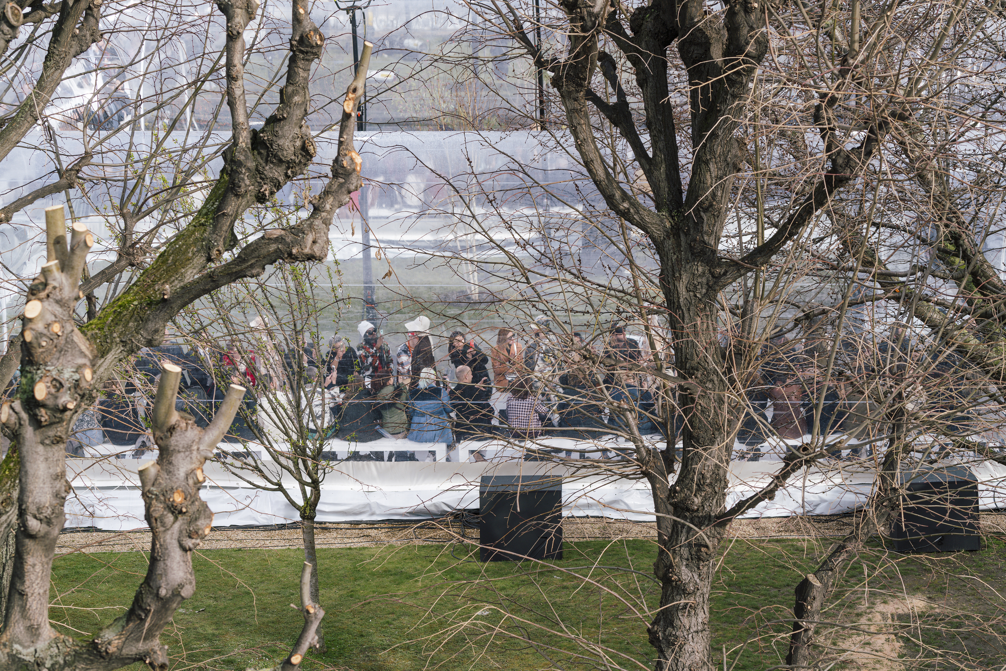 法国巴黎透明管道艺术装置丨Dosis-31