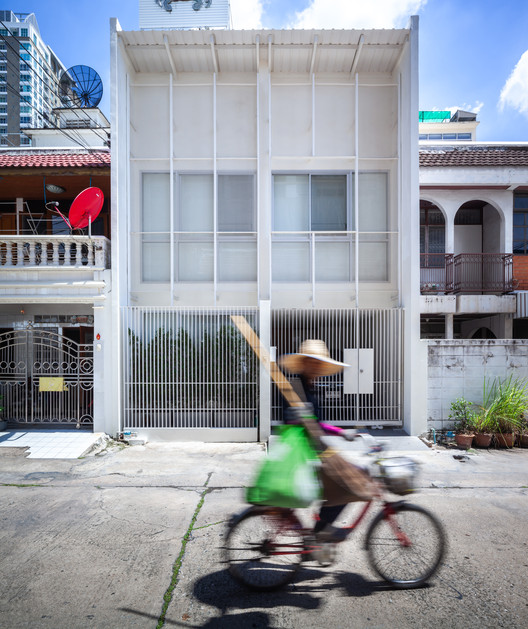 透明小镇屋 极简空间设计-0