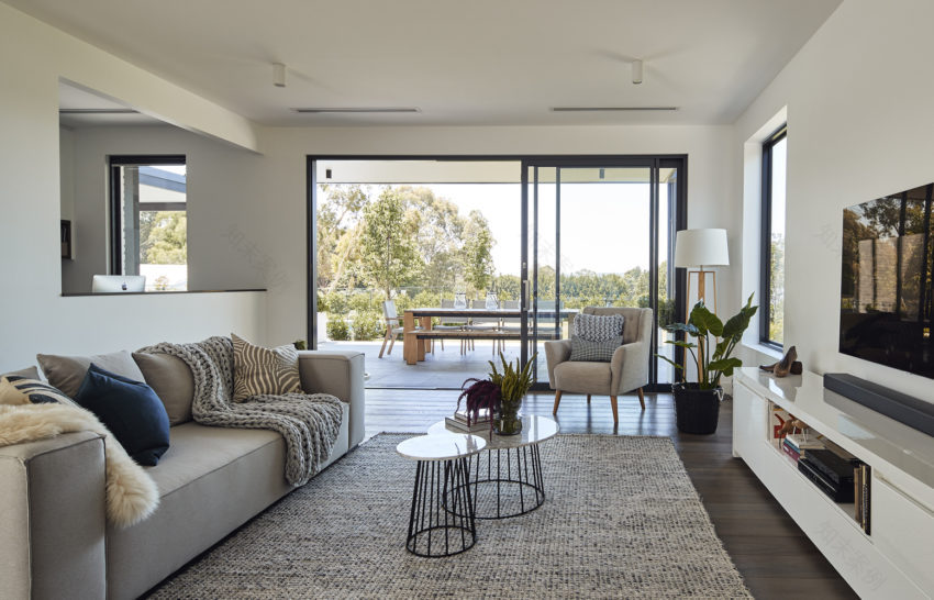 House in Silhouette by Atelier red black Atelier红色黑色剪影屋-12