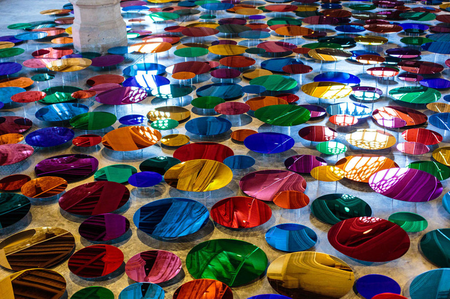 彩光舞影 | 英国艺术家 Liz West 打造彩色镜面装置艺术-31