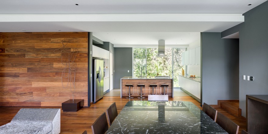 Jardin Apartment Provides a Close Connection of Living Spaces with Patios and Interior Gardens-22