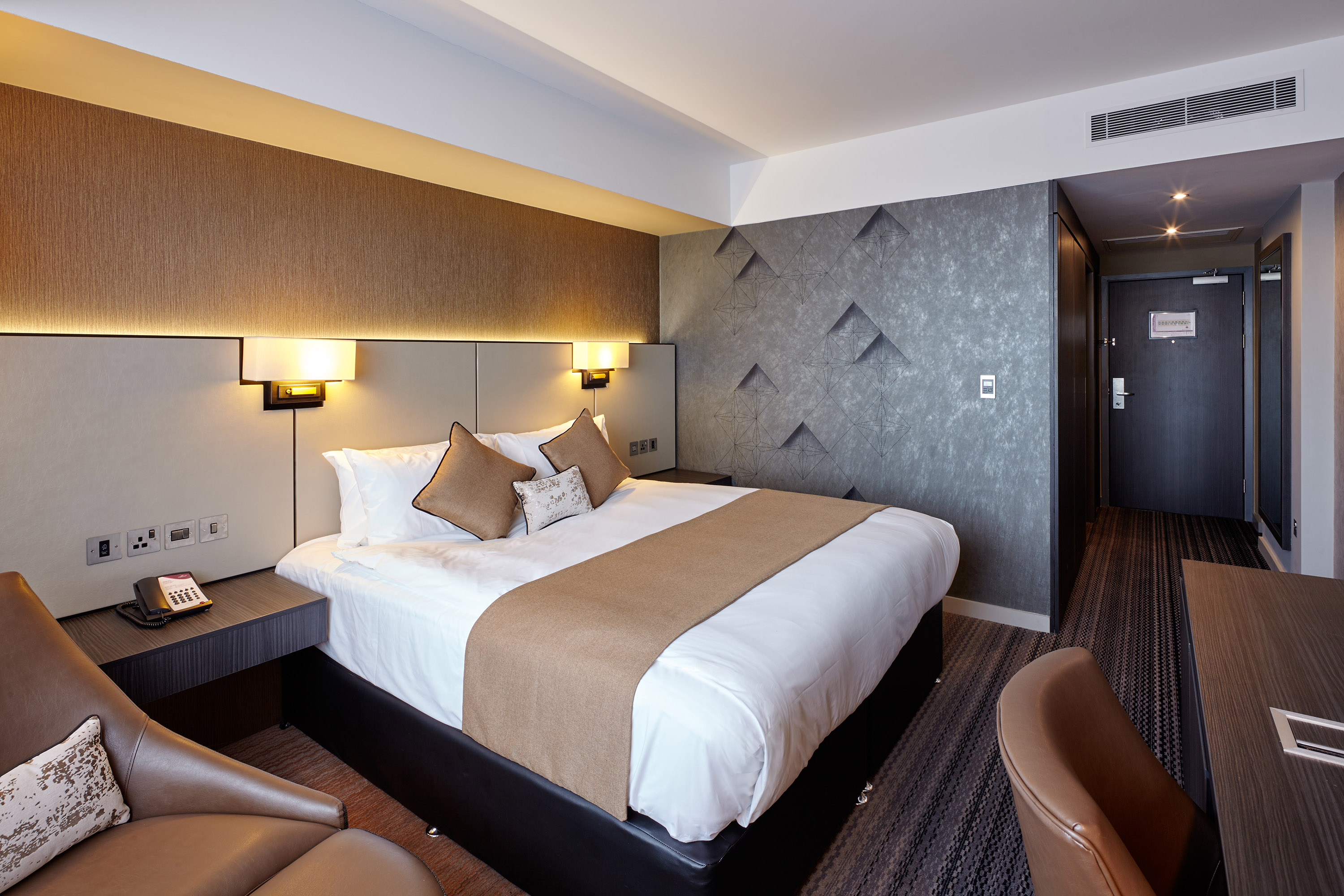 
						jQuery(document).ready(function() {
							jQuery("a[rel^='prettyPhoto']").prettyPhoto({
								social_tools : false,
								show_title : false
							});
						});
					-9