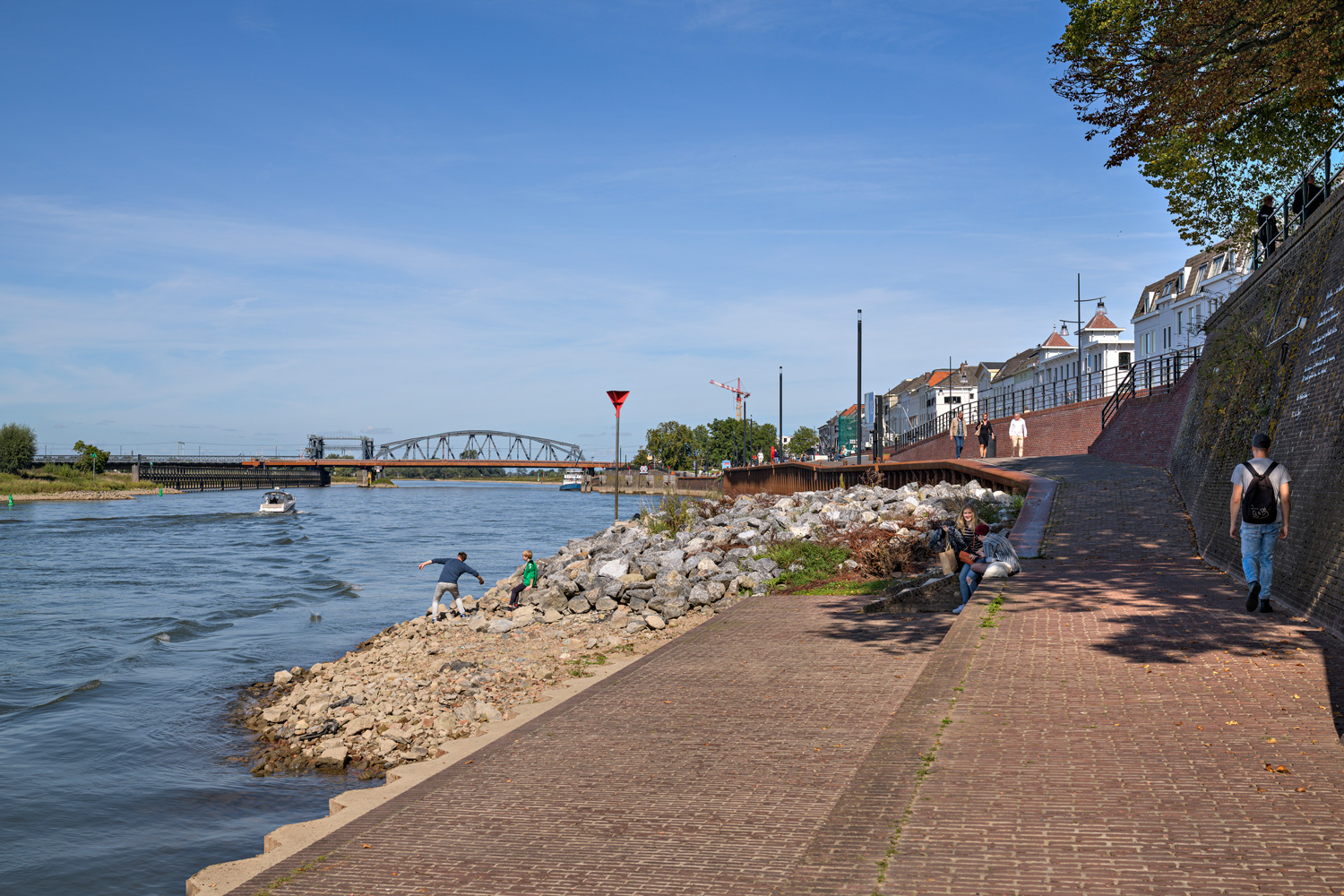 荷兰祖特芬市 IJsselkade 河岸复兴-10