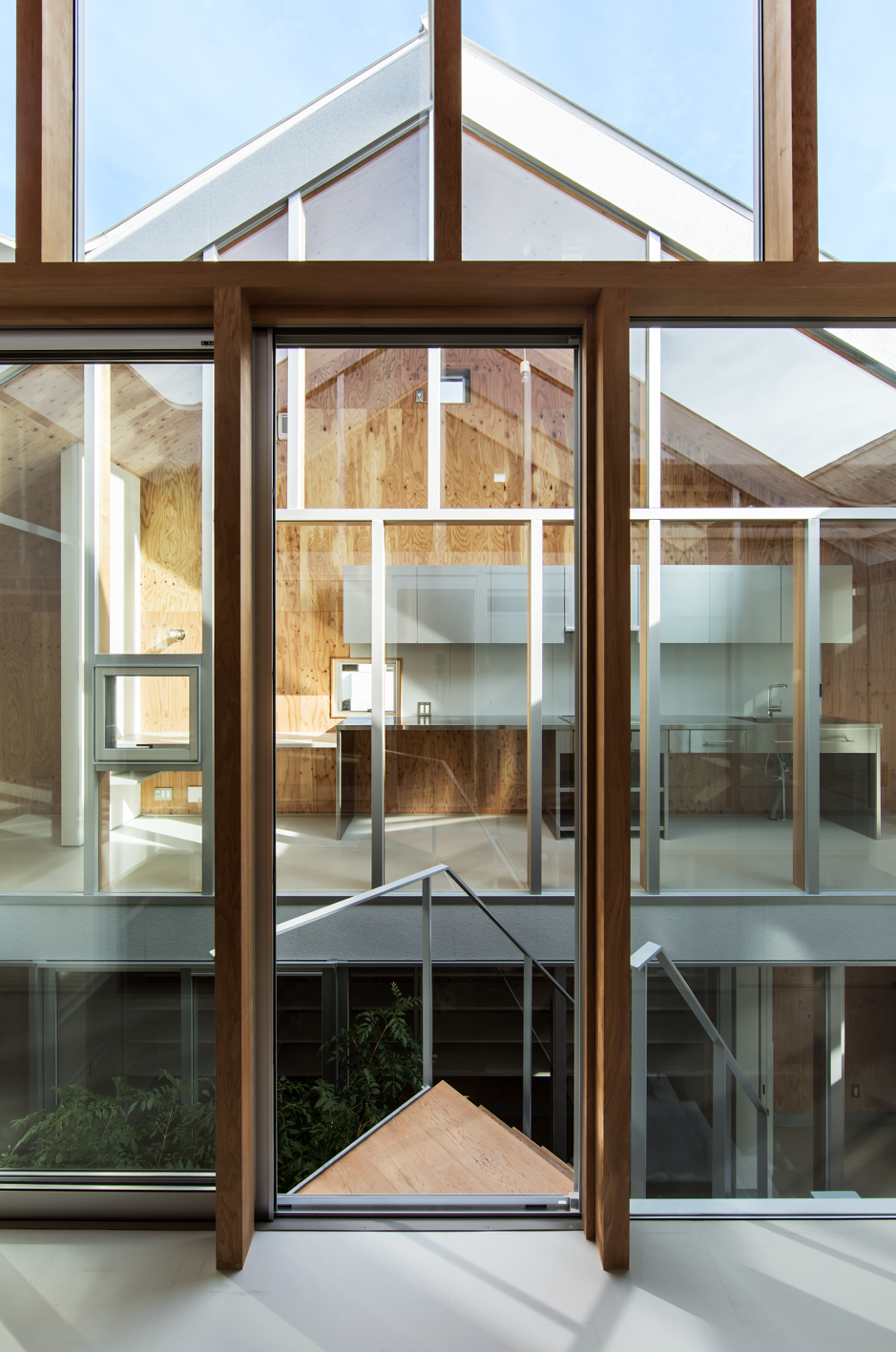 双屋共生,绿意盎然的家庭住宅-20